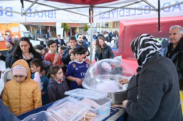 Bakan Ersoy, hemşehrileriyle geleneksel iftar sofrasında bir araya geldi
